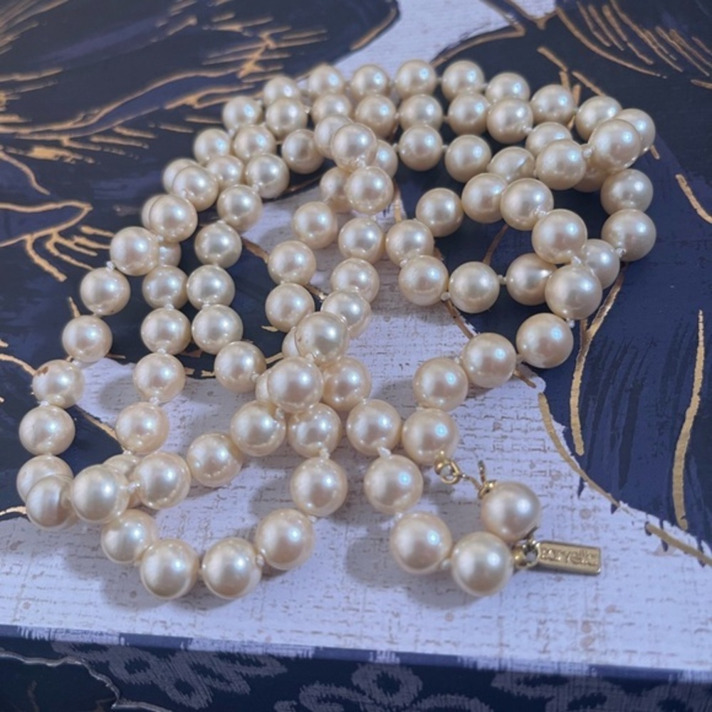 Vintage 80s Marvella Elegant Cream Hand Knotted Pearl Necklace Gold Clasp